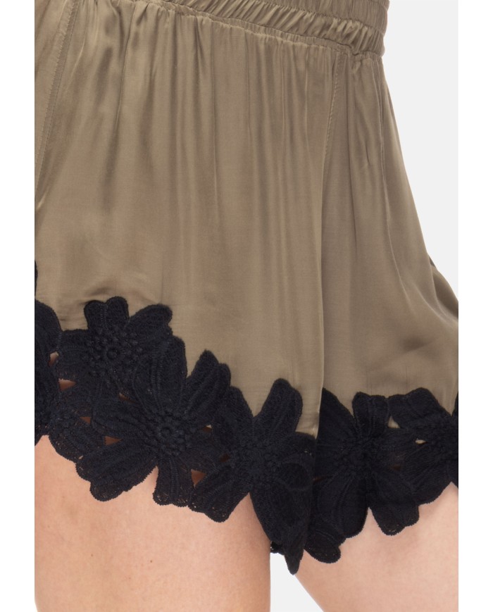 A PAPER KID Shorts donna con pizzo Verde militare